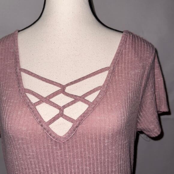 Almost Famous pink v neck top women’s size XL - Picture 6 of 9